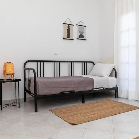Manouk's Two Bedroom Apartment Naxos City